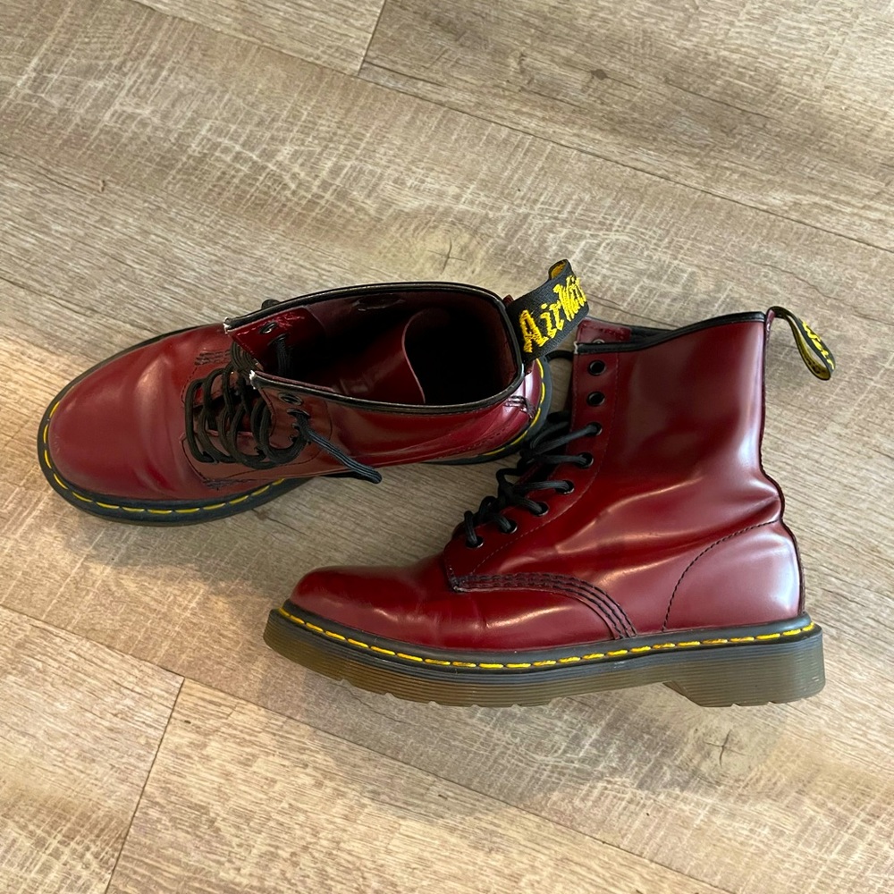 1460 WOMEN'S SMOOTH LEATHER LACE UP BOOTS